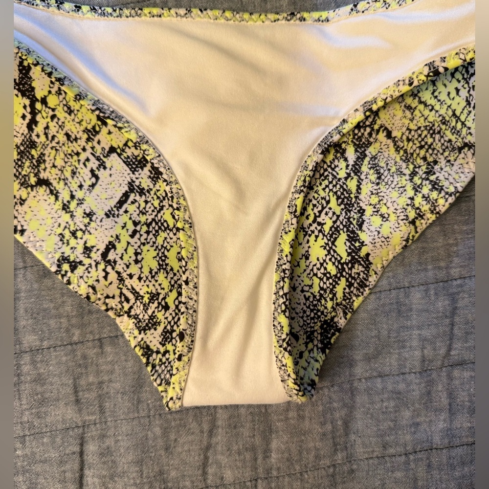 H&M Snakeskin One-Shoulder Bikini Set - Picture 9 of 13